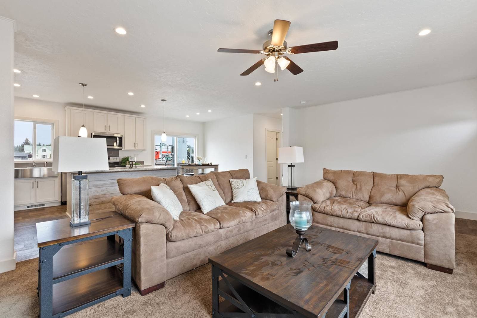 Dreamworks dw4724b interior home features