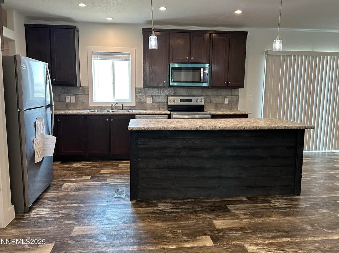 Dreamworks dw-4603f / 7690 bea's view dr, winnemucca, nv 89445 kitchen home features