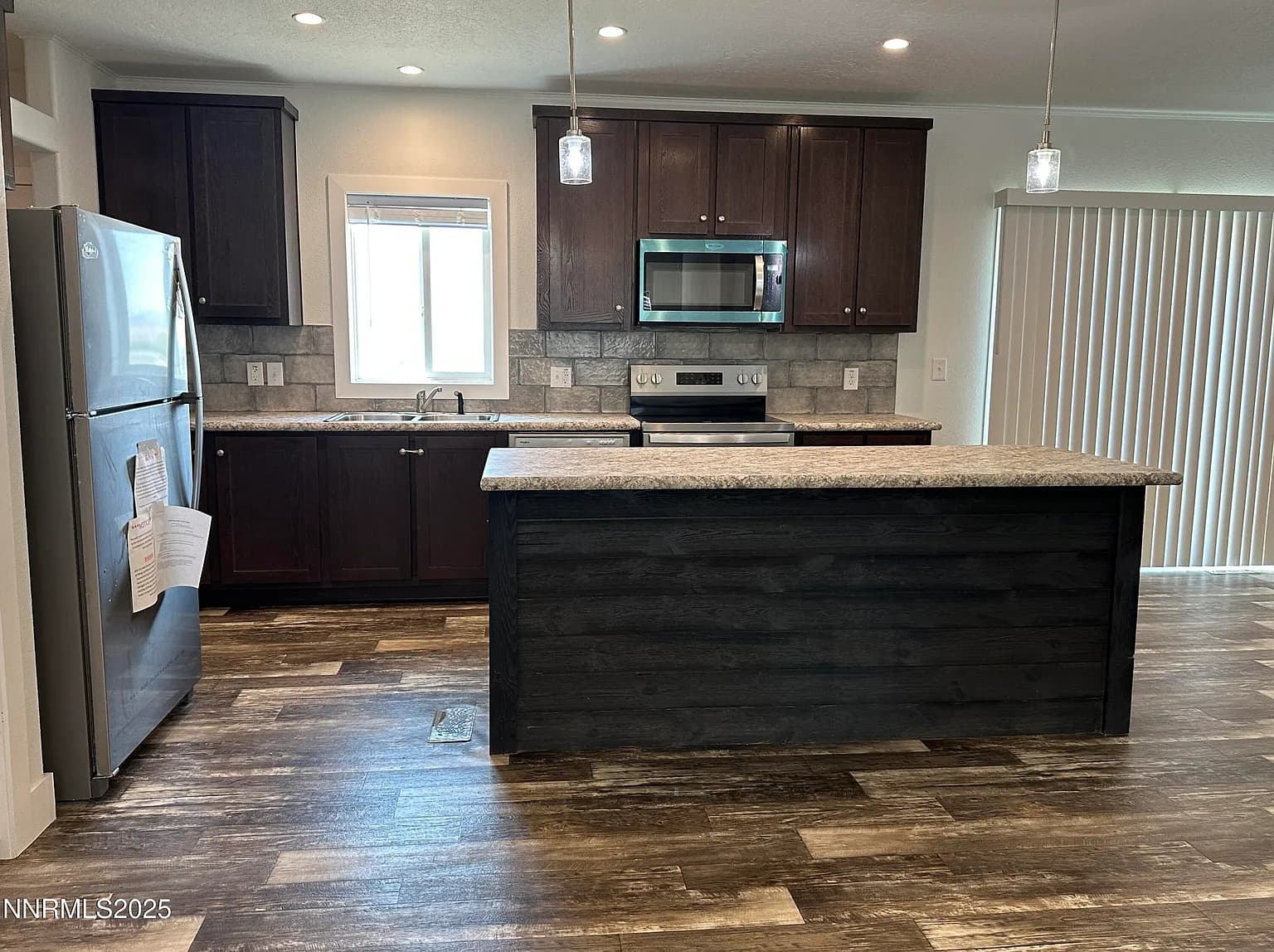 Dreamworks dw-4603f / 7690 bea's view dr, winnemucca, nv 89445 kitchen home features