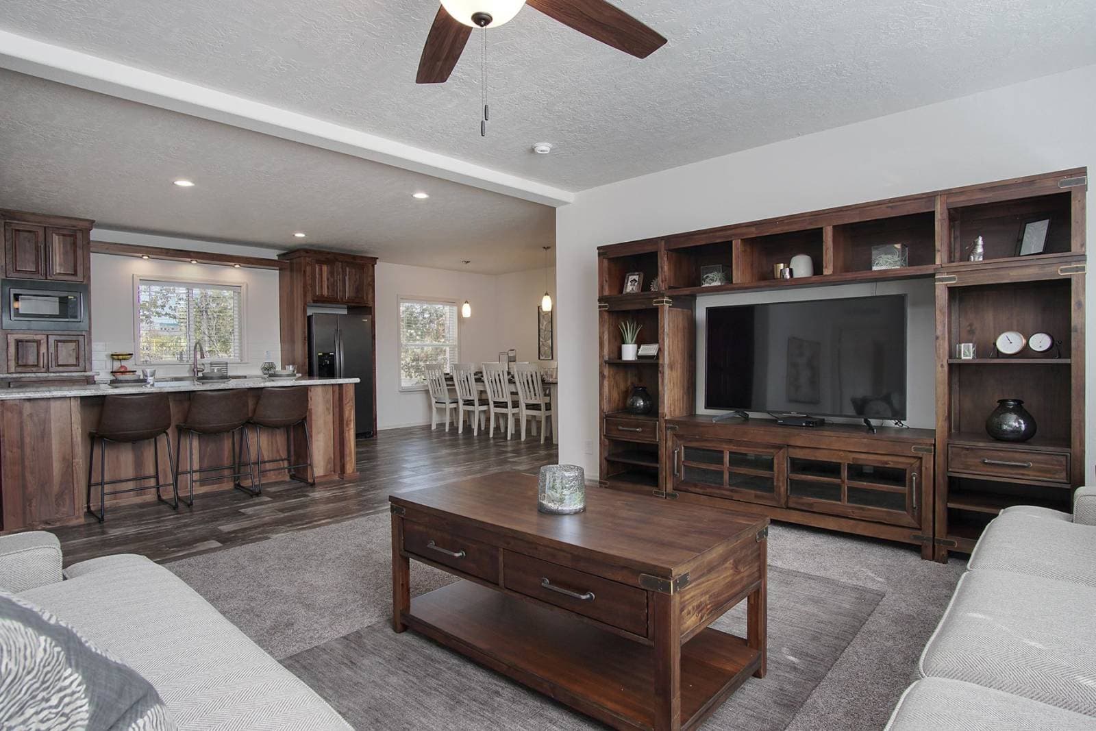 Hidden valley hv6663m interior home features
